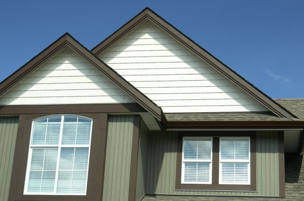 Vertical Vinyl Siding Repair in Chico